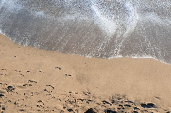beach footprints